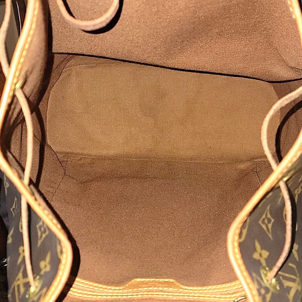 🚨Montsouris GM backpack clean W/ Coa - Picture 10 of 15